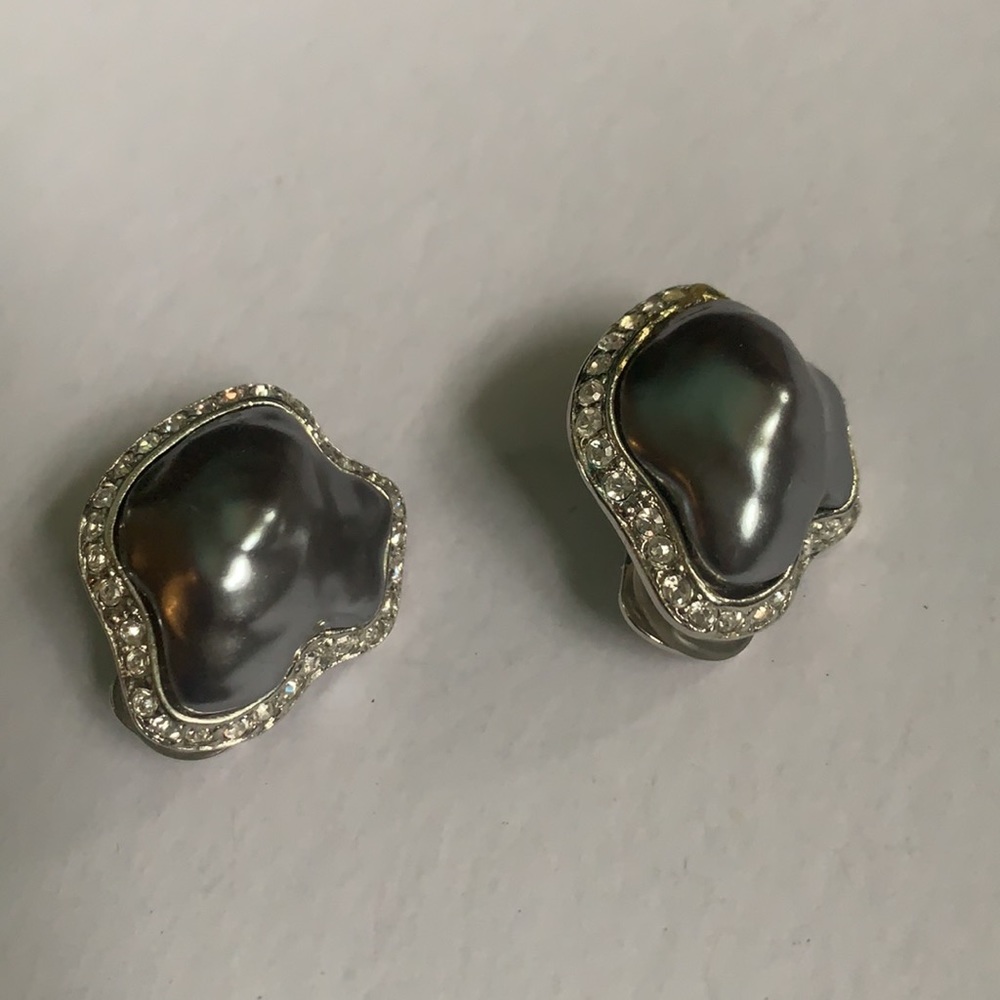 Kenneth Jay Lane pearl Vintage Deco Inspired Mabé Pearl Earrings clip ea…